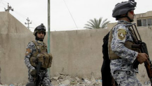 قال نائب في مجلس النواب العراقي إن نحو 500 سجين هربوا من سجن أبو غريب السيء الصيت